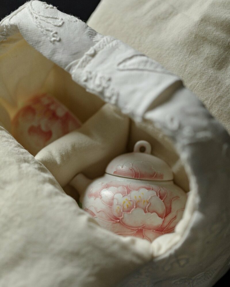 Hand-painted Ceramic Soft pink peony blossom 145ml Chinese Teapot Set