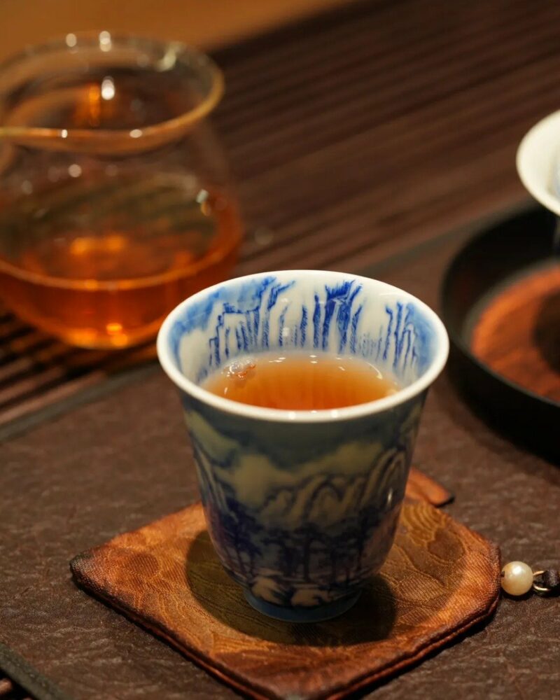 Handmade Hand-painted Ceramic Blue and White Landscape Snow Scene 80ml Host Cup