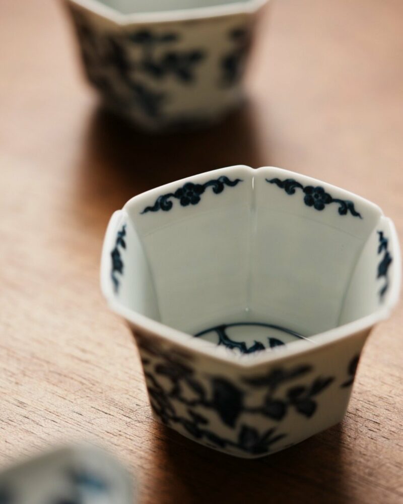 Handmade Hand-painted Porcelain Ming Blue & White Birds & Flowers Hexagonal 90ml Host Cup