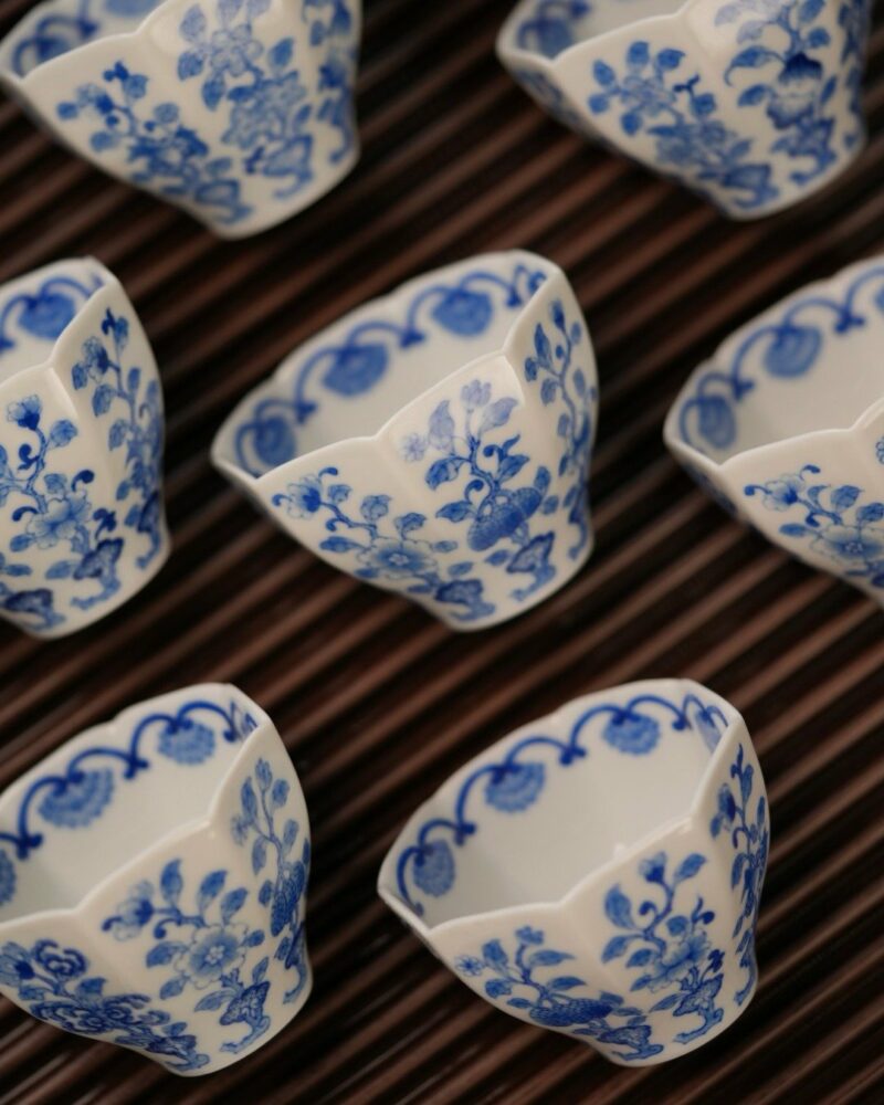 Handmade Hand-painted Qinghua Porcelain Four Flowers Four Fruits Octagonal 110cc Host Cup