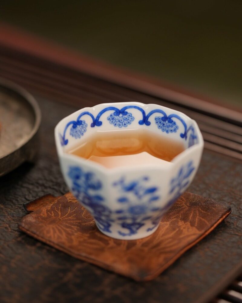 Handmade Hand-painted Qinghua Porcelain Four Flowers Four Fruits Octagonal 110cc Host Cup