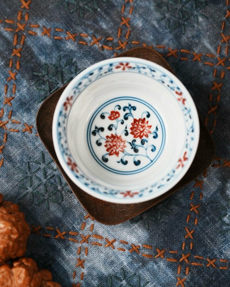 Handmade Underglaze Red Porcelain Blue and White Twined Lotus 60cc Host Cup