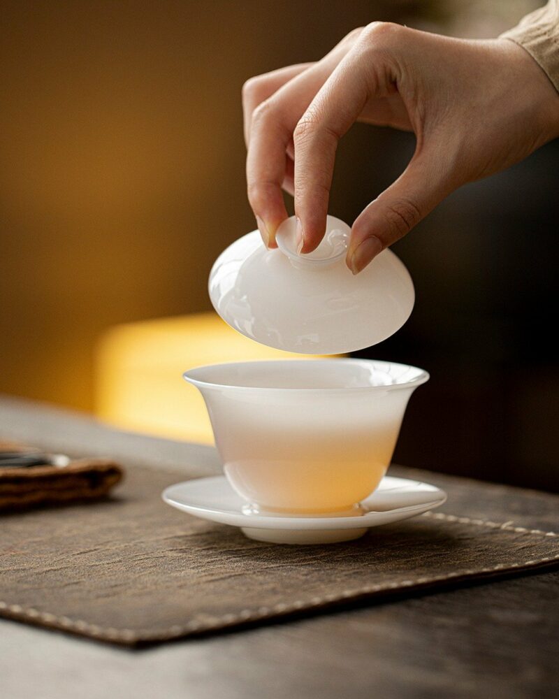 Minimalist Porcelain Ice Jade 130ml Gaiwan With Saucer
