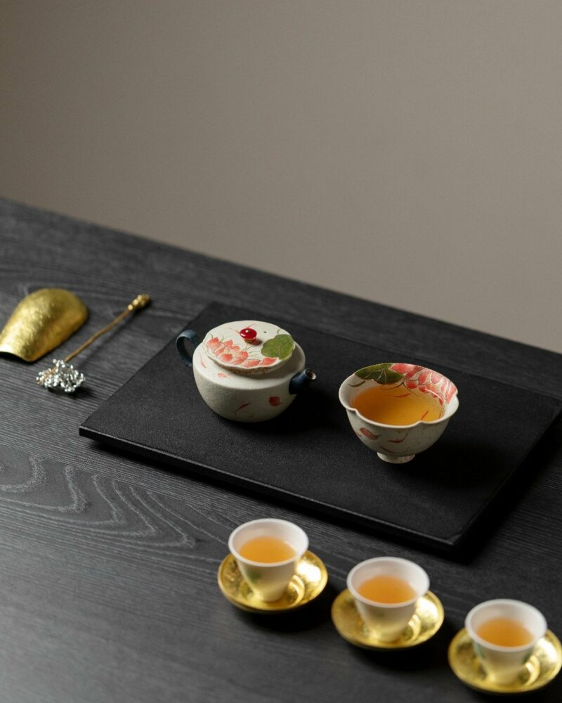 Hand-painted Chinese Style Iron-red Ceramic Red carp and lotus 130ml Chinese Teapot