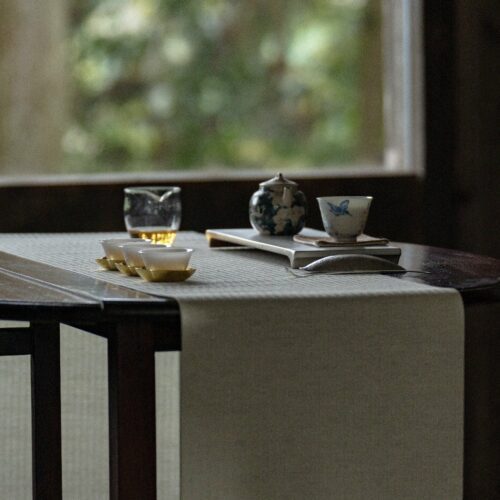 Hand-painted Japanese Style Qinghua Powder Glaze Ceramic Blue-and-white flying crane floral 120ml Chinese Teapot