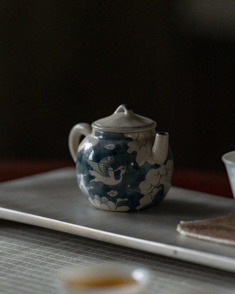 Hand-painted Japanese Style Qinghua Powder Glaze Ceramic Blue-and-white flying crane floral 120ml Chinese Teapot