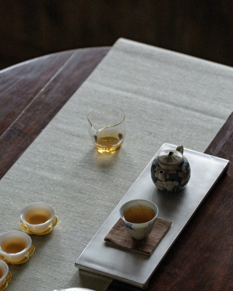 Hand-painted Japanese Style Qinghua Powder Glaze Ceramic Blue-and-white flying crane floral 120ml Chinese Teapot