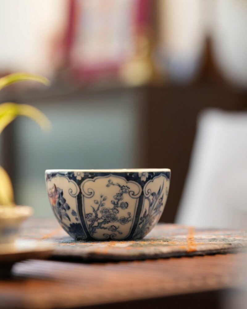 Handmade Hand-painted Qinghua Hexagonal Ceramic Blue-and-white floral window panels 120ml Host Cup