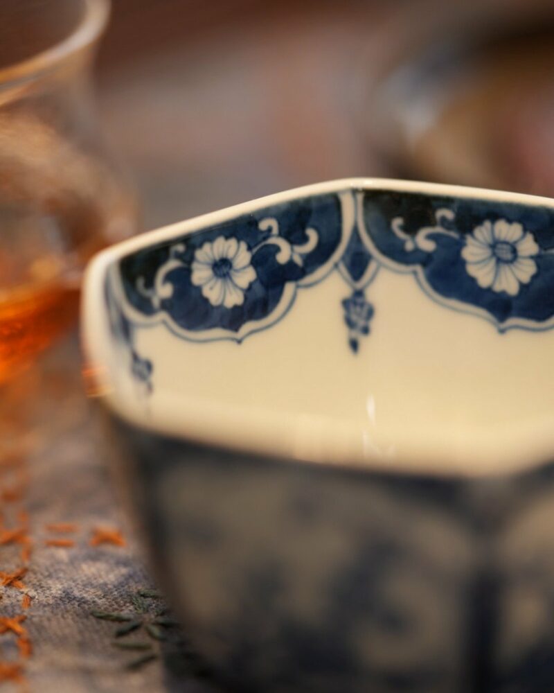 Handmade Hand-painted Qinghua Hexagonal Ceramic Blue-and-white floral window panels 120ml Host Cup