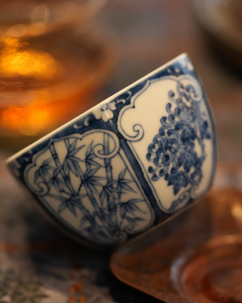 Handmade Hand-painted Qinghua Hexagonal Ceramic Blue-and-white floral window panels 120ml Host Cup