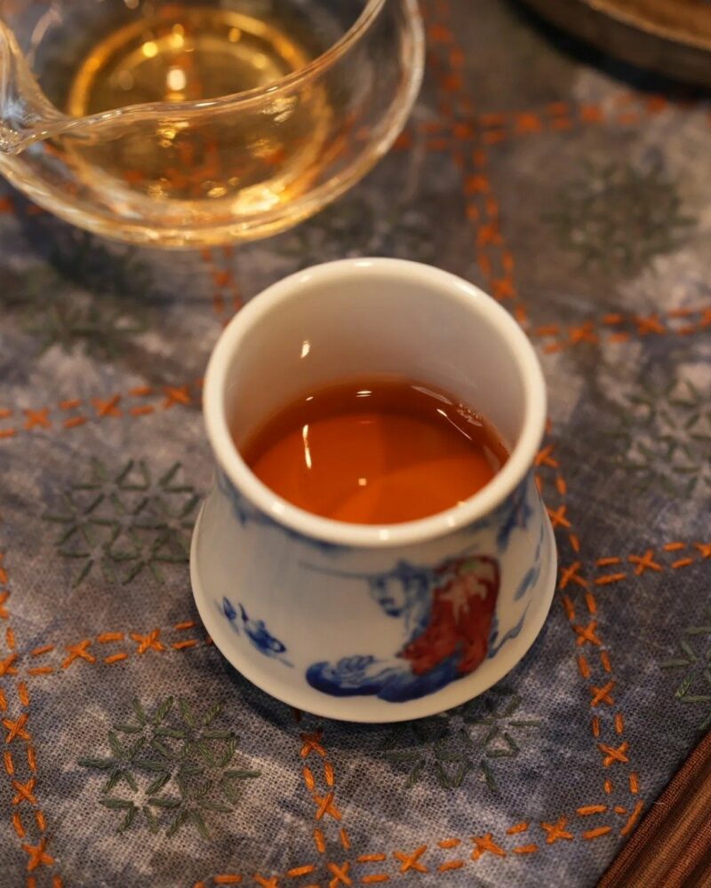 Handmade-Underglaze-Red-Porcelain-Blue-and-White-Listen-to-the-Pine-90cc-Host-Cup9 Handmade Underglaze Red Porcelain Blue and White Listen to the Pine 90cc Host Cup