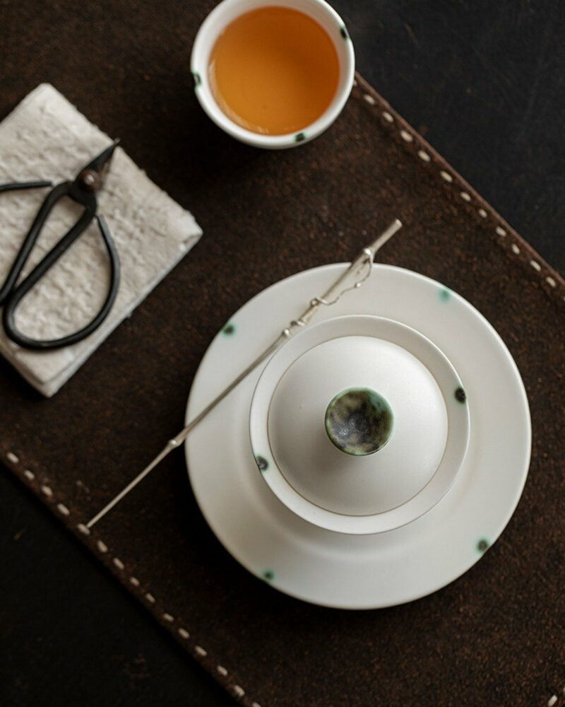 Minimalist Porcelain Plain Lard White Jade Knob 90ml Gaiwan