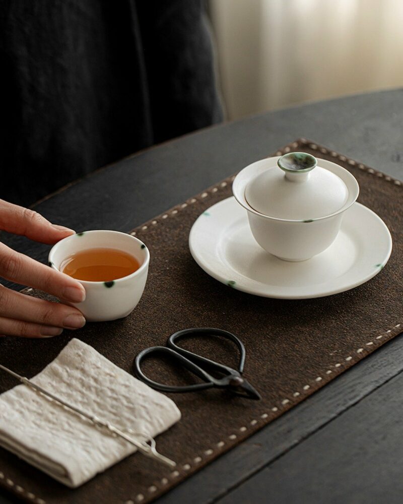 Minimalist Porcelain Plain Lard White Jade Knob 90ml Gaiwan