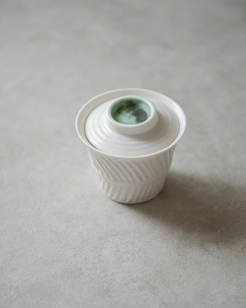 Minimalist Porcelain Snowfall Crinkle Jade Knob 130ml Gaiwan