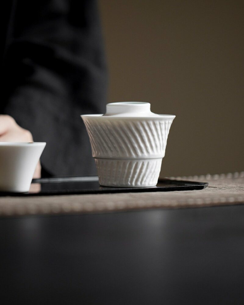 Minimalist Porcelain Snowfall Crinkle Jade Knob 130ml Gaiwan