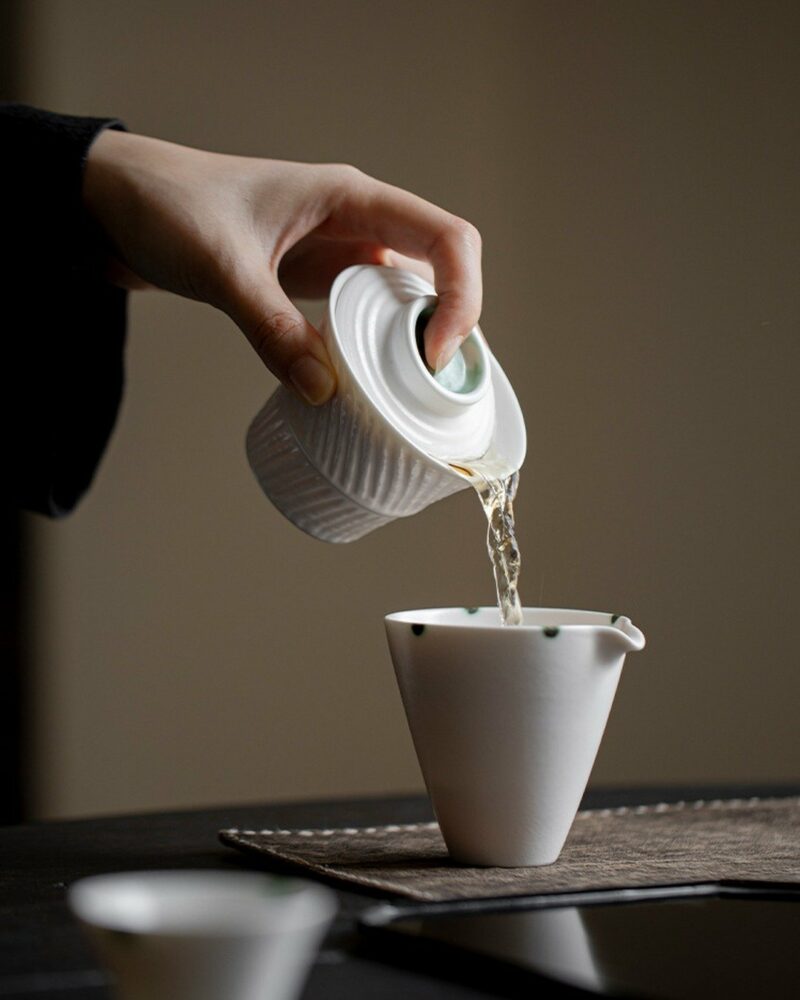 Minimalist Porcelain Snowfall Crinkle Jade Knob 130ml Gaiwan