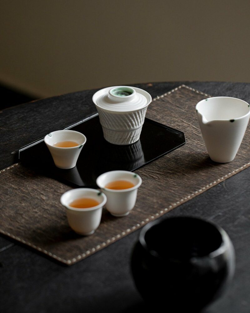 Minimalist Porcelain Snowfall Crinkle Jade Knob 130ml Gaiwan