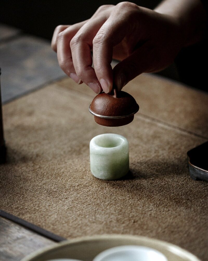 Vintage Style Chinese Style Jade Ring Form Lid Holder