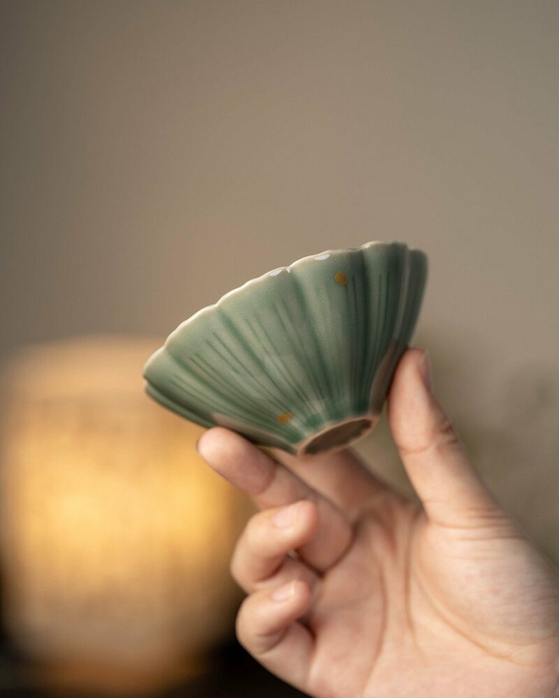Celadon Yue Ware Gilt Painting Ceramic Chrysanthemum Petal Host Cup