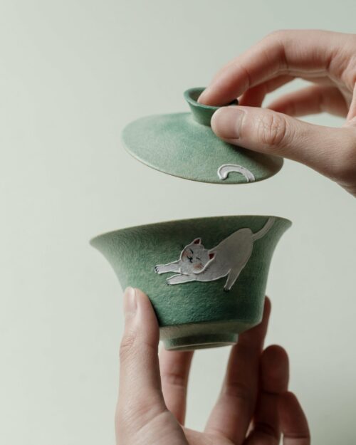 Hand-painted Ceramic Cloud Green Resting Cat Horseshoe Shape Gaiwan