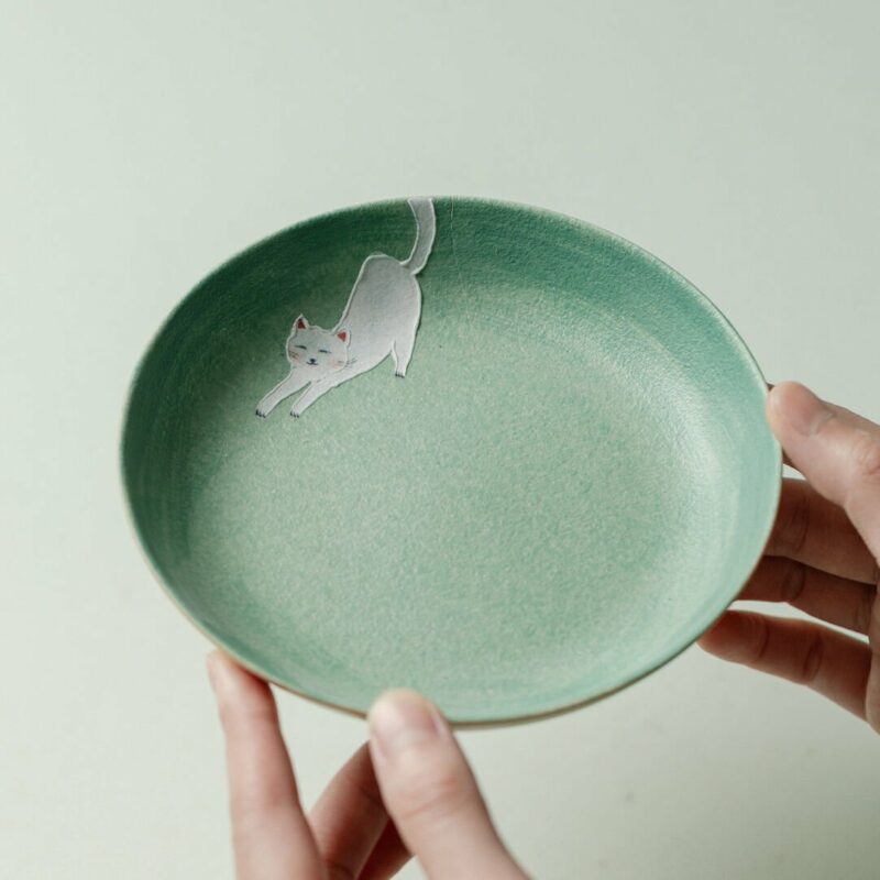 Hand-painted Ceramic Cloud Green Resting Cat Horseshoe Shape Gaiwan