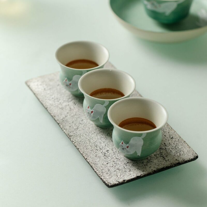Hand-painted Ceramic Cloud Green Resting Cat Horseshoe Shape Gaiwan