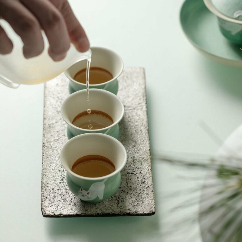 Hand-painted Ceramic Cloud Green Resting Cat Horseshoe Shape Gaiwan