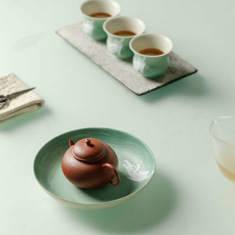 Hand-painted Ceramic Cloud Green Resting Cat Horseshoe Shape Gaiwan