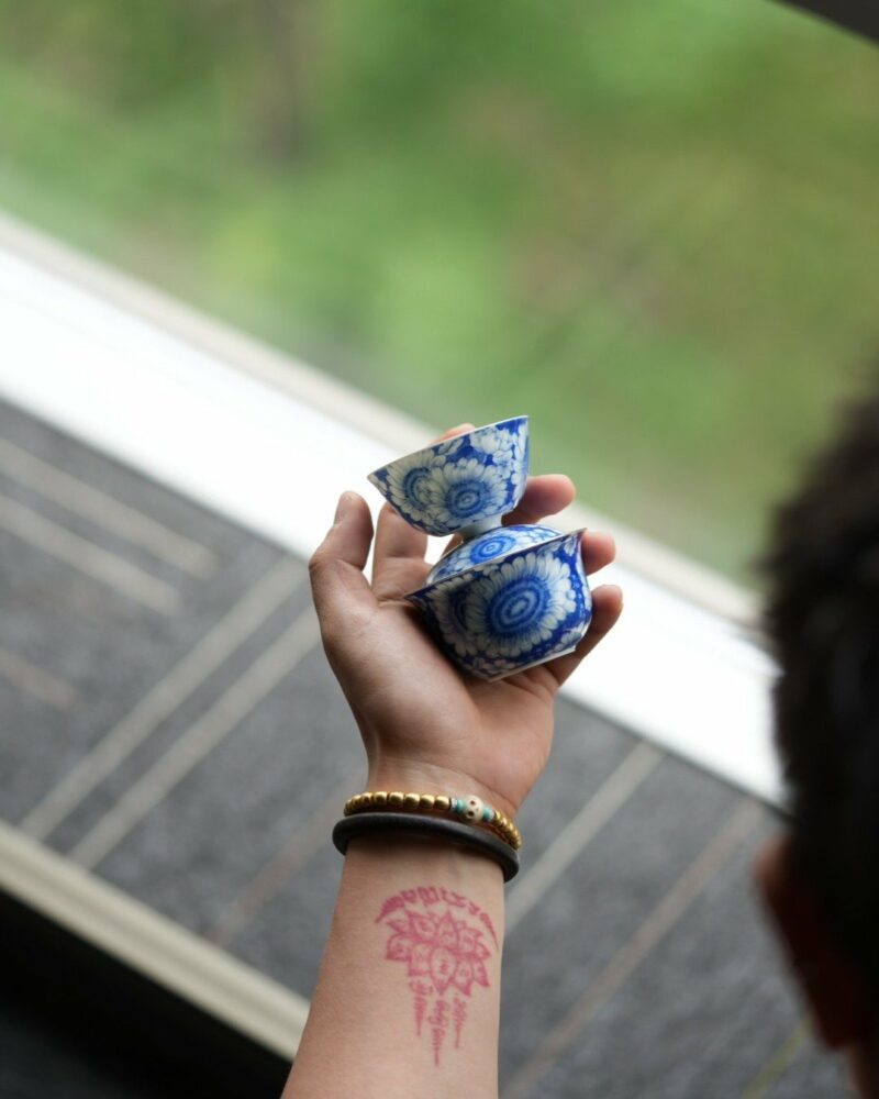 Hand-painted Qinghua Gold Rim Porcelain Sunflower 85ml Gaiwan Set