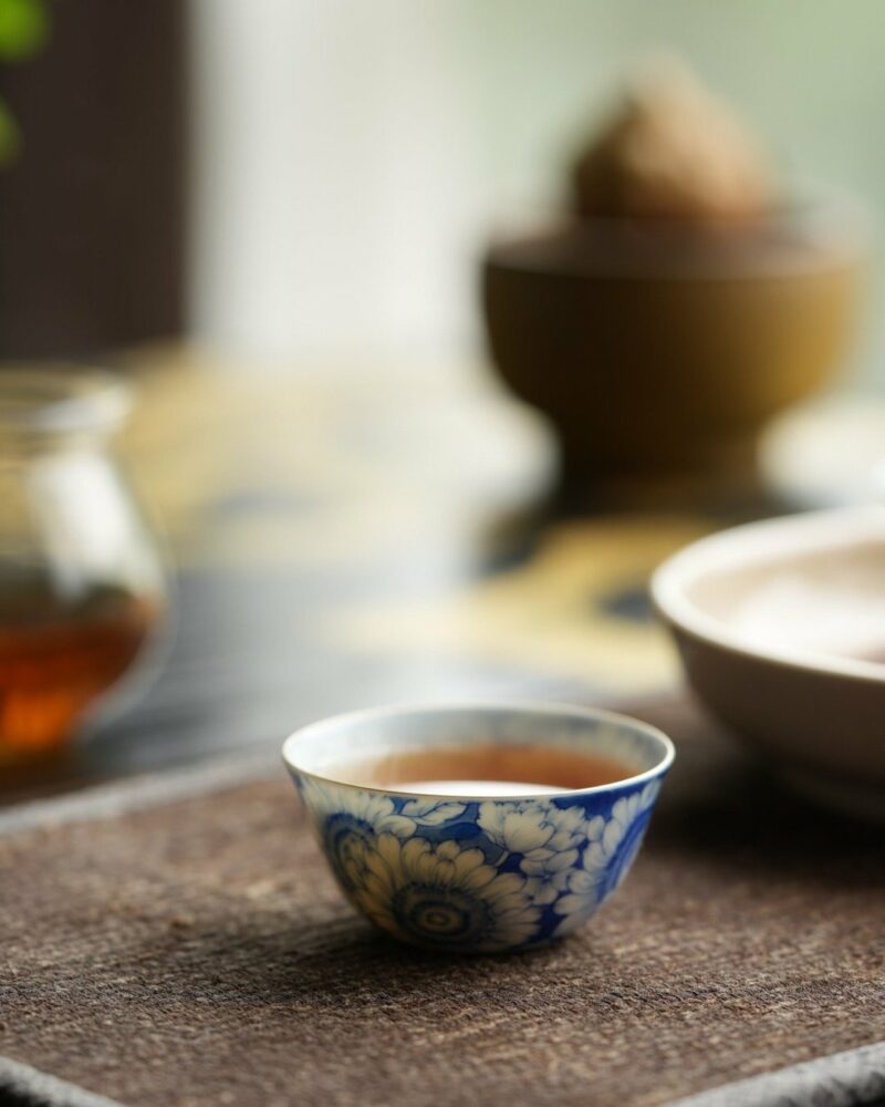 Hand-painted Qinghua Gold Rim Porcelain Sunflower 85ml Gaiwan Set