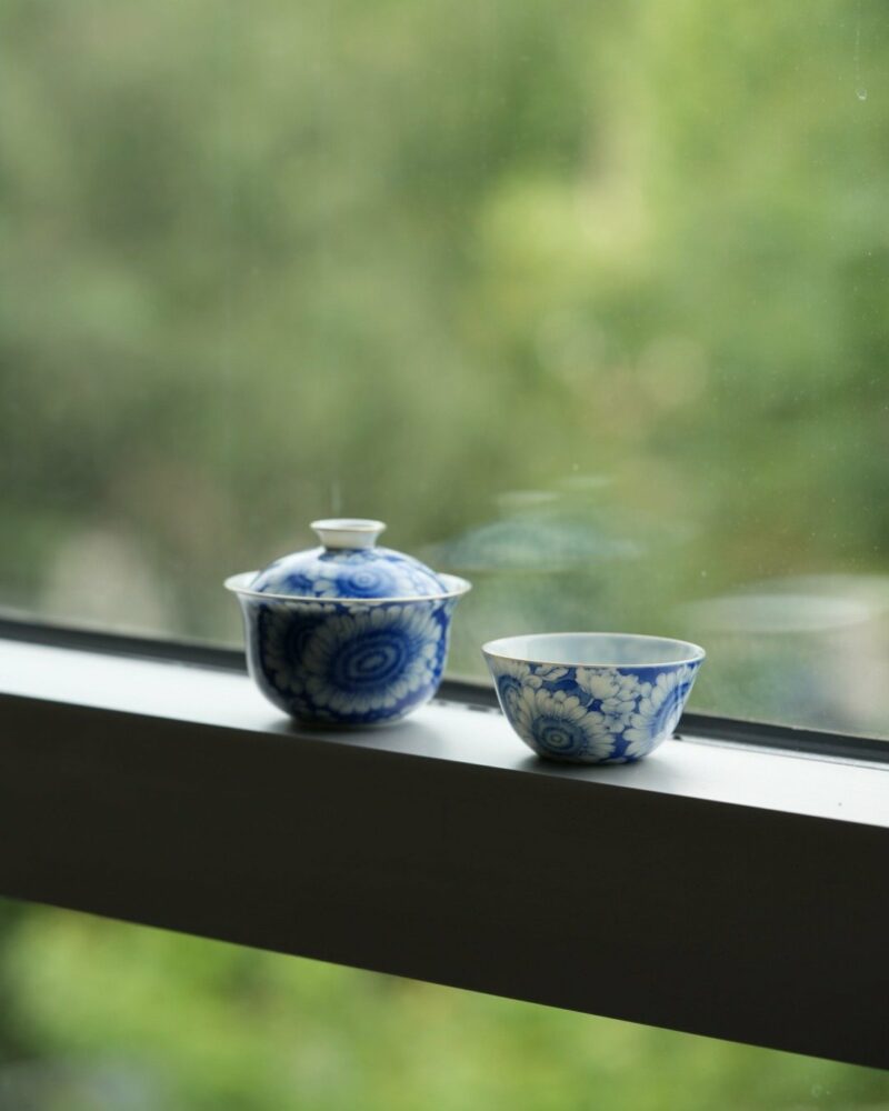 Hand-painted Qinghua Gold Rim Porcelain Sunflower 85ml Gaiwan Set