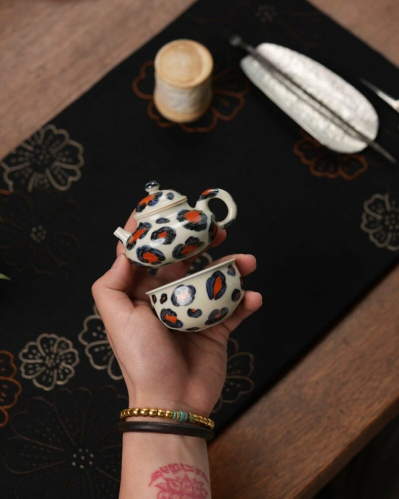 Hand-painted Qinghua Iron-red Porcelain Leopard Mini Rong Tian 65ml Chinese Teapot