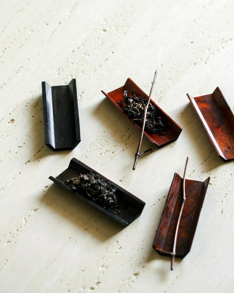 Handmade Chinese Style Wood Mountain Sequence Sandalwood ChaZe With Tea Needle
