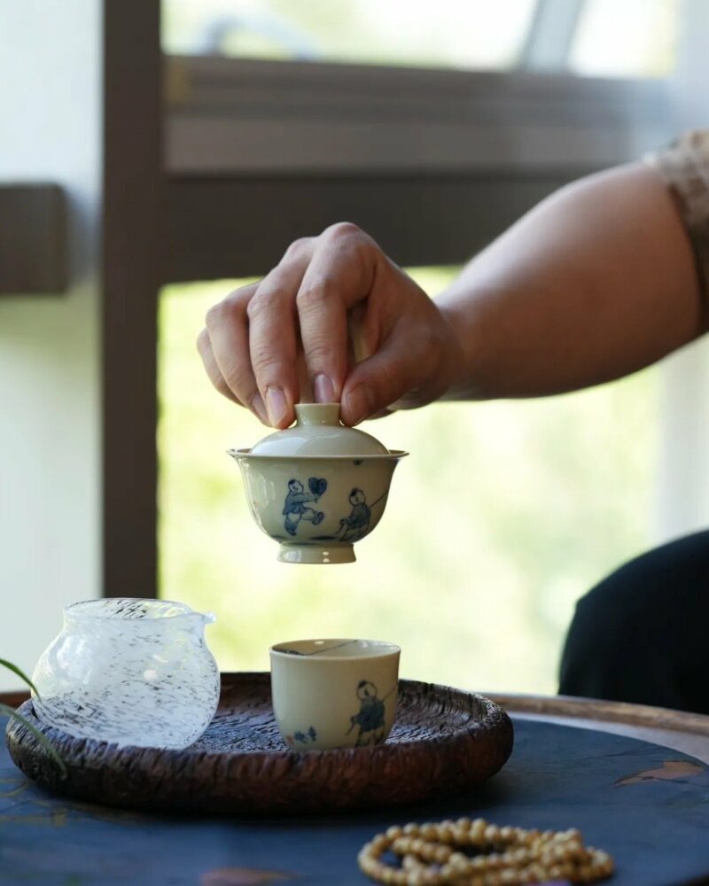 Handmade Hand-painted Vintage Style Porcelain Blue and White Childhood 65ml Gaiwan Set