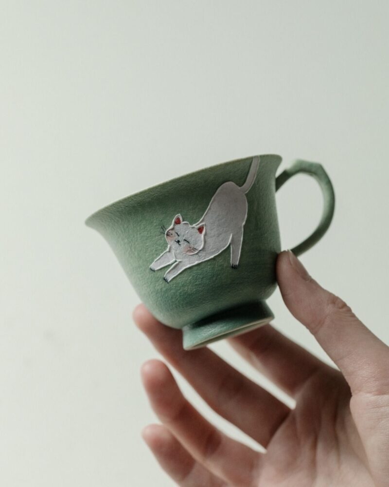 Hand-painted Ceramic Cloud Green Resting Cat Horseshoe Shape 100ml Gaiwan