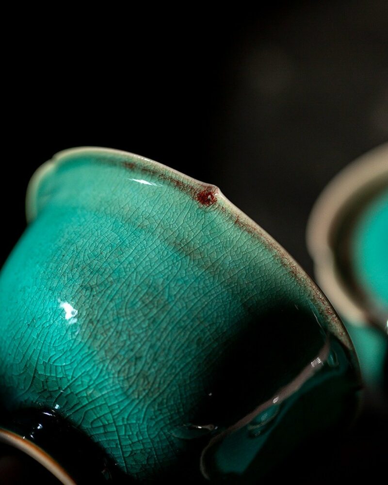 Chinese Style Ceramic Peacock green flower-rim high-foot with verdigris kiln-change crackle glaze 120ml Gaiwan