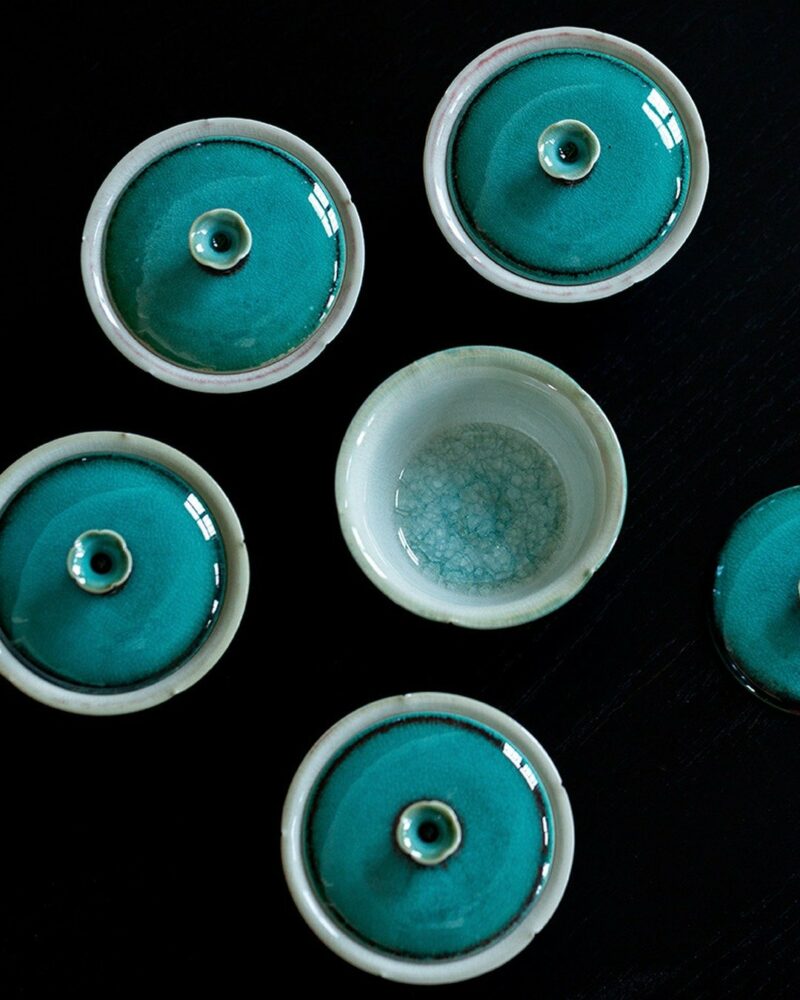 Chinese Style Ceramic Peacock green flower-rim high-foot with verdigris kiln-change crackle glaze 120ml Gaiwan