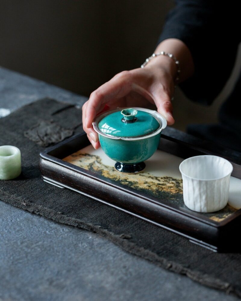 Chinese Style Ceramic Peacock green flower-rim high-foot with verdigris kiln-change crackle glaze 120ml Gaiwan