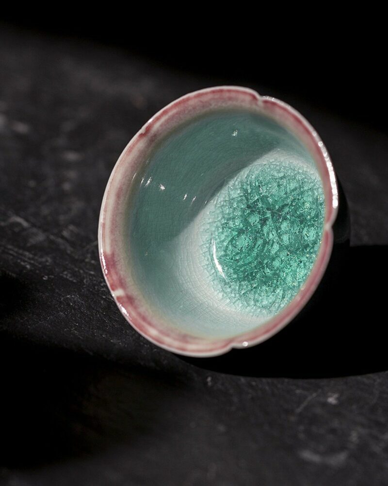 Chinese Style Ceramic Peacock green flower-rim high-foot with verdigris kiln-change crackle glaze 120ml Gaiwan