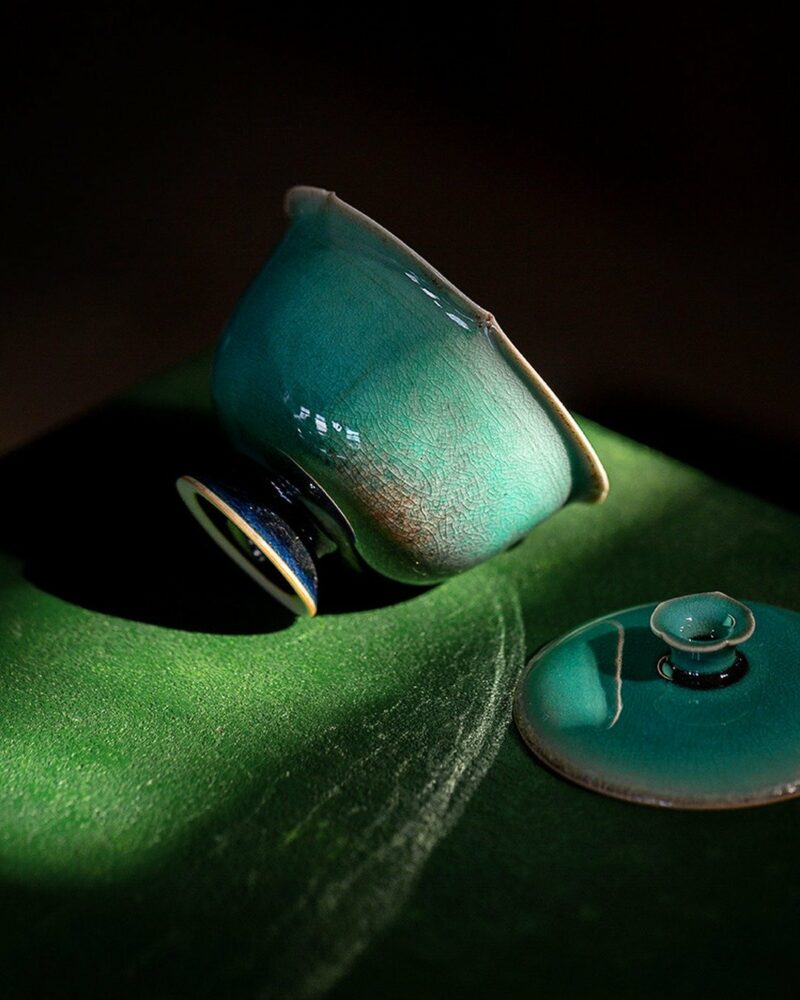 Chinese Style Ceramic Peacock green flower-rim high-foot with verdigris kiln-change crackle glaze 120ml Gaiwan