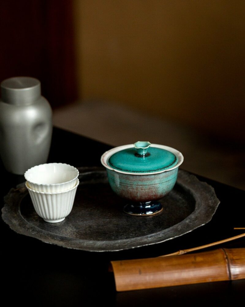 Chinese Style Ceramic Peacock green flower-rim high-foot with verdigris kiln-change crackle glaze 120ml Gaiwan