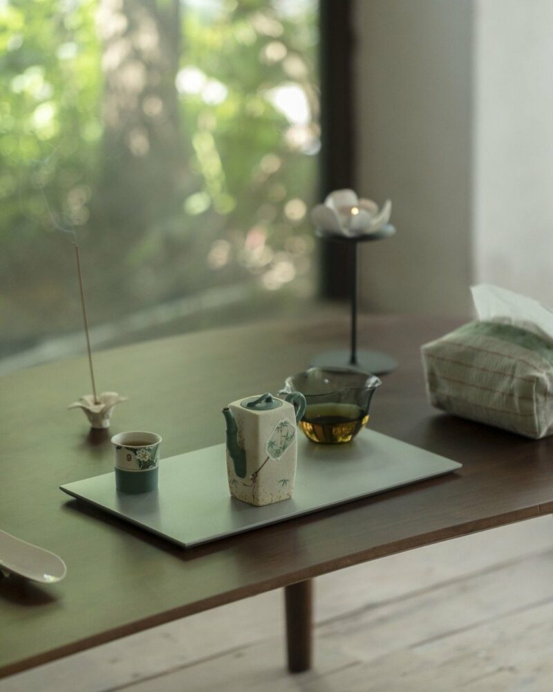 Hand-painted Ceramic Caramel-glazed square bamboo-joint 135ml Teapot