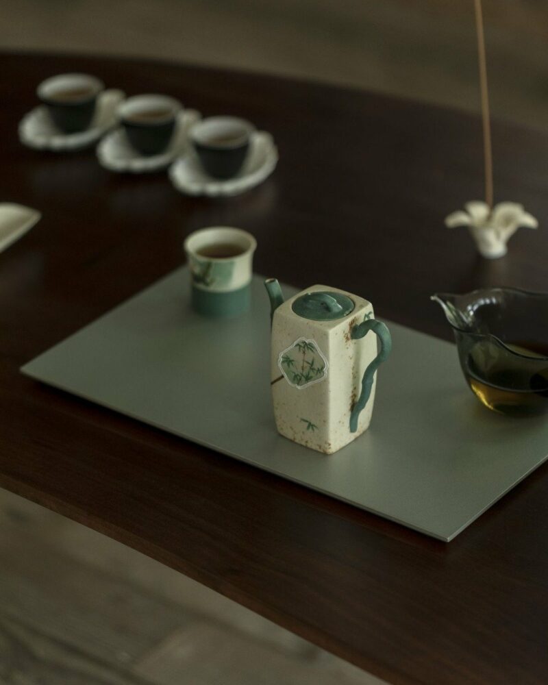 Hand-painted Ceramic Caramel-glazed square bamboo-joint 135ml Teapot