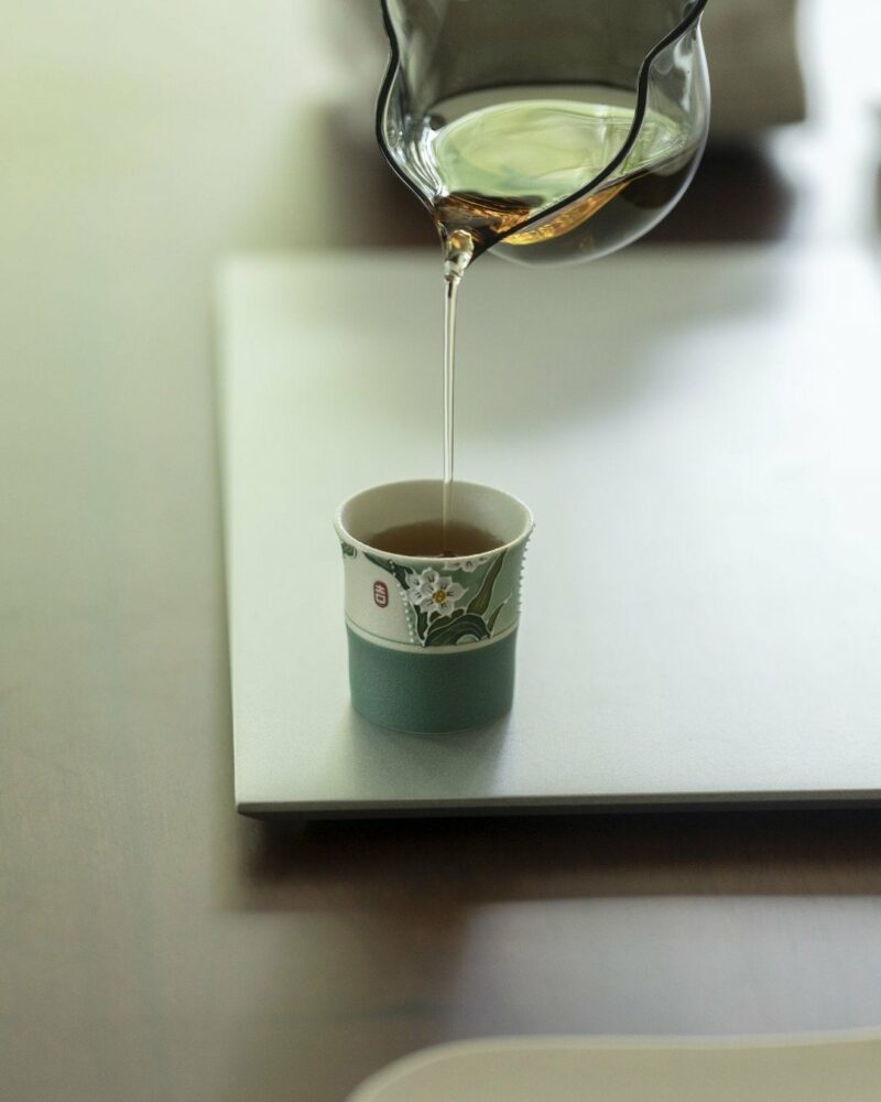 Hand-painted Ceramic Caramel-glazed square bamboo-joint 135ml Teapot