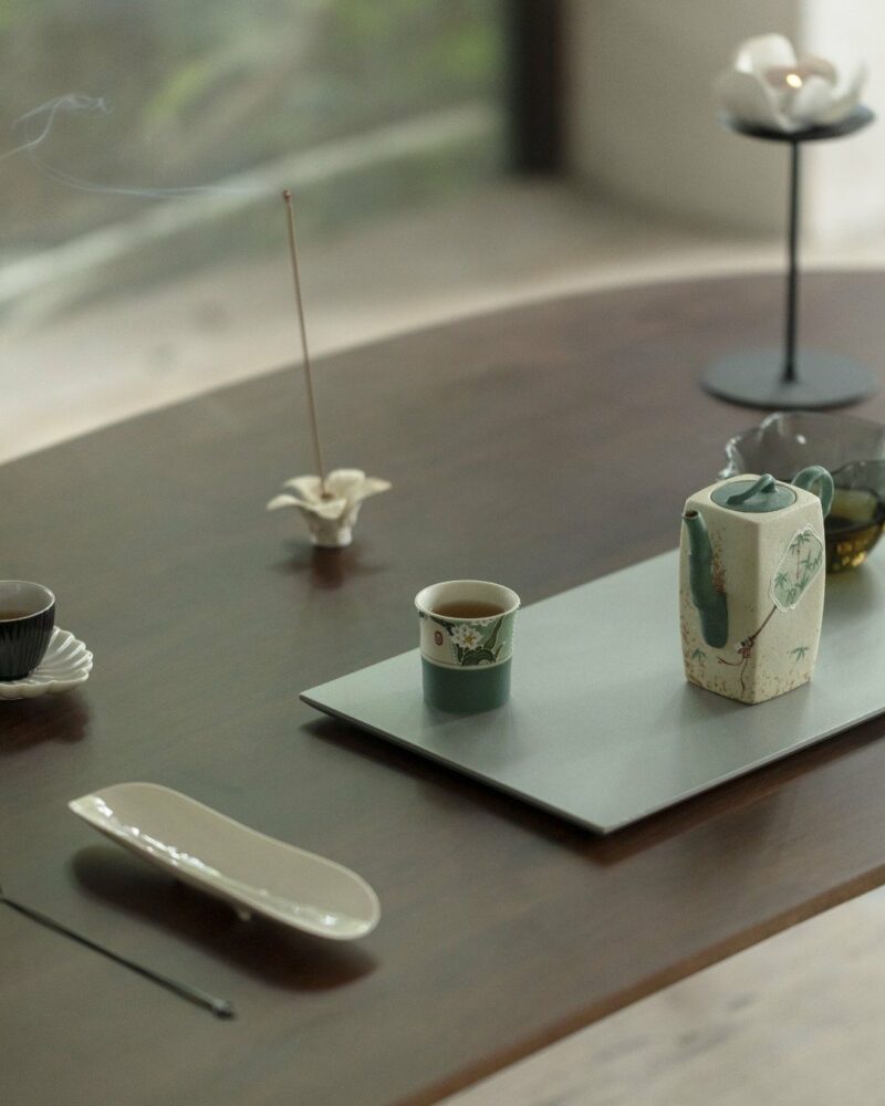 Hand-painted Ceramic Caramel-glazed square bamboo-joint 135ml Teapot