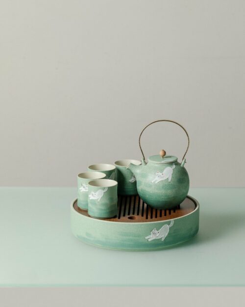 Hand-painted Ceramic Cloud Green Resting Cat With Bamboo Tray Chinese Tea Set