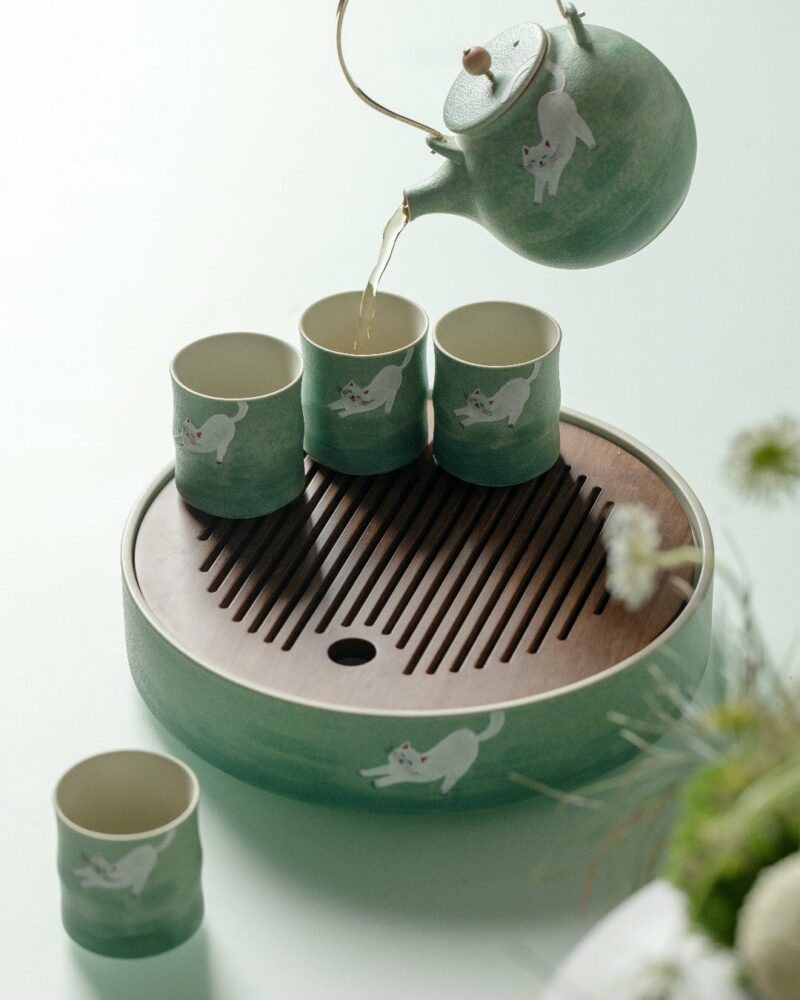 Hand-painted Ceramic Cloud Green Resting Cat With Bamboo Tray Chinese Tea Set