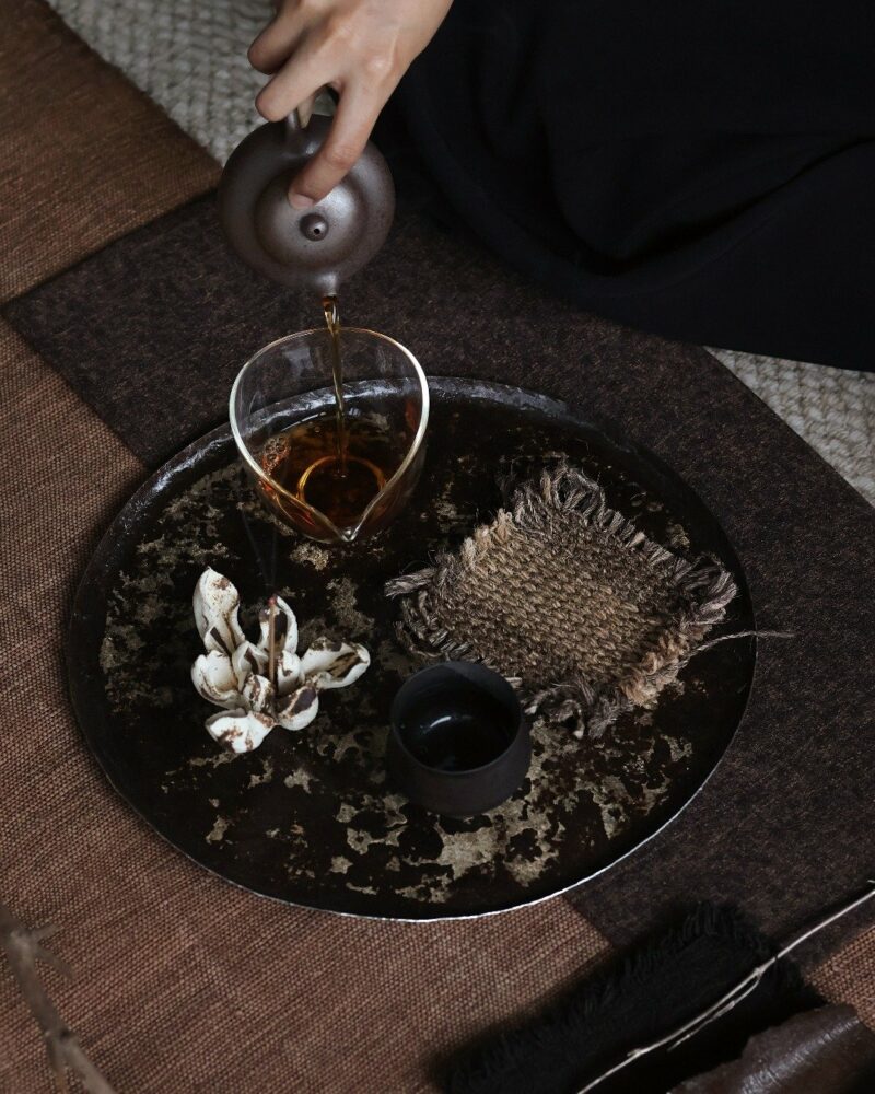 Handmade Hammered Texture Wabisabi Style Iron Mountain Sparrow Dry Brew Tea Tray