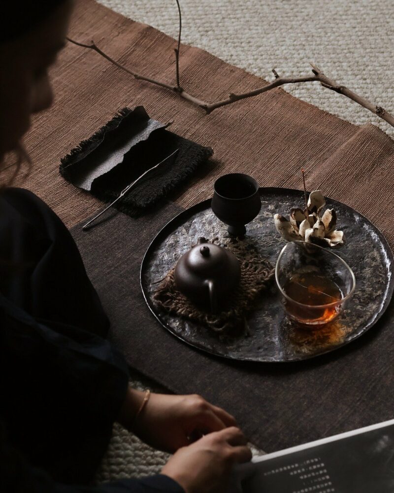 Handmade Hammered Texture Wabisabi Style Iron Mountain Sparrow Dry Brew Tea Tray