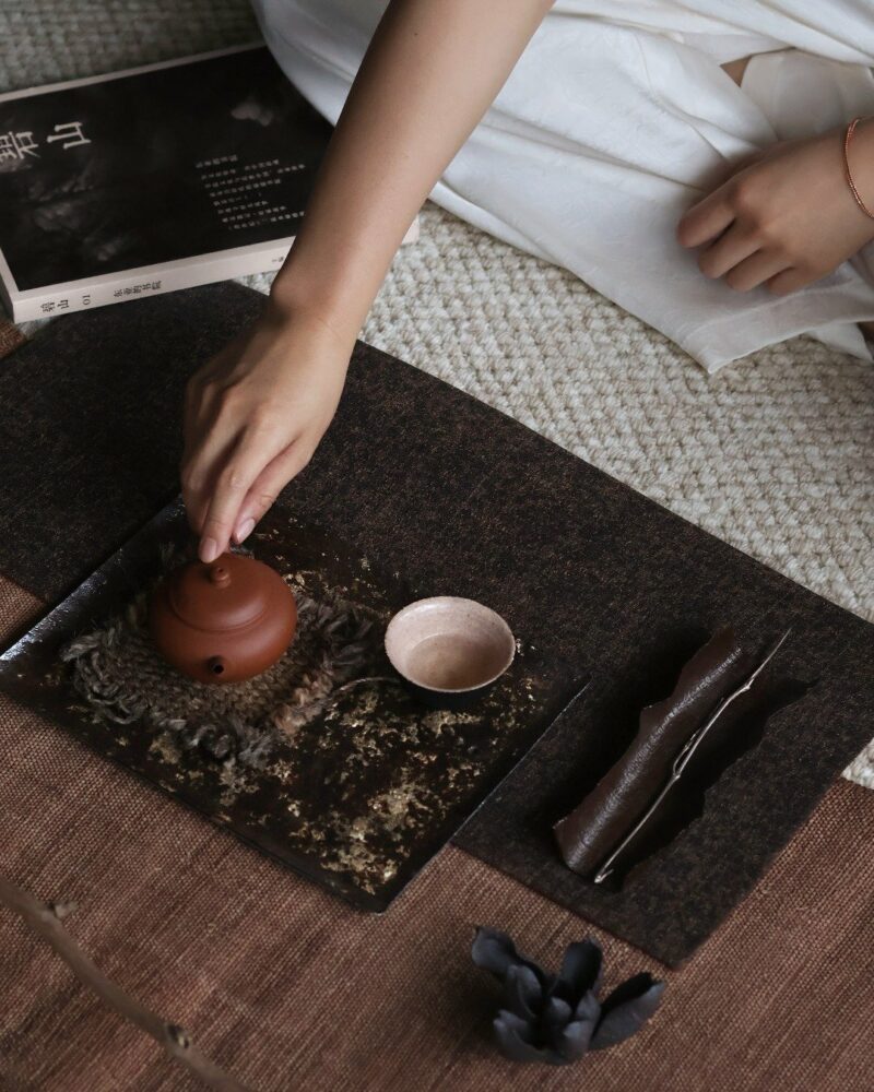 Handmade Hammered Texture Wabisabi Style Iron Mountain Sparrow Dry Brew Tea Tray